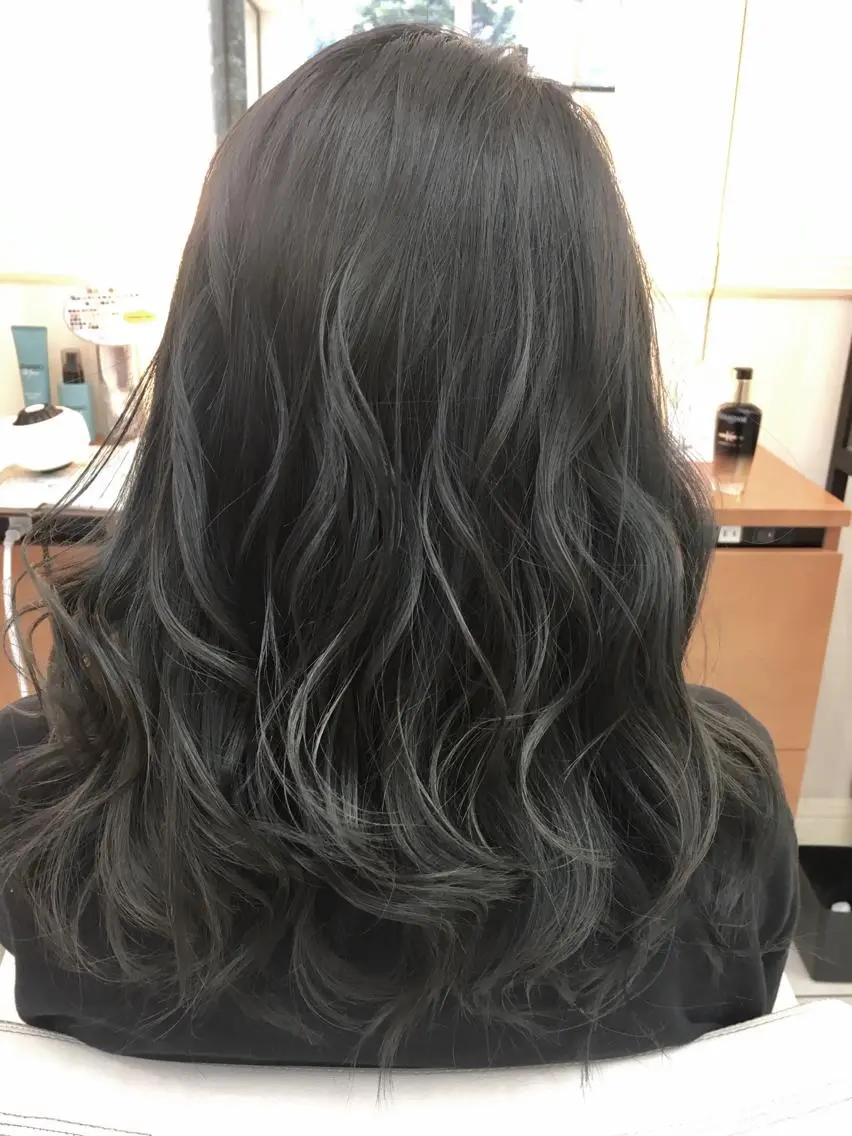 カラー グレージュ イルミナカラー 外国人風カラー カット ヘアカラー トリートメント ブリーチ/バレイヤ ージュ川端裕司のヘアスタイル