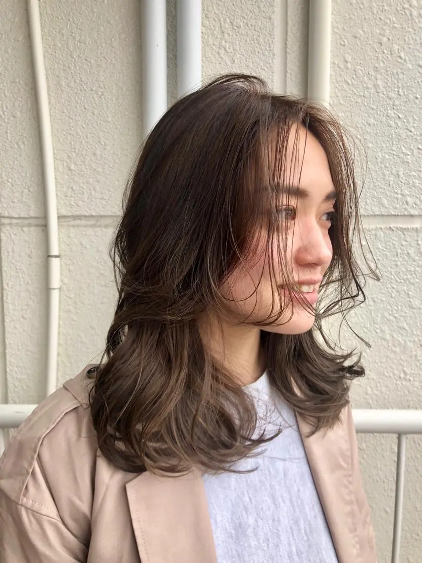 セミロング 白髪に寄り添う美容師 オギノミワコですのヘアスタイル