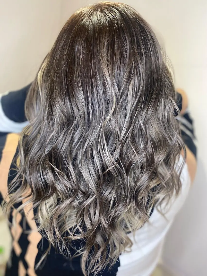 ロング カラー ハイライトカラー ハイライト カット ヘアカラー トリートメント 髪質改善×矯正🫧 韓国ヘアasamiのヘアスタイル