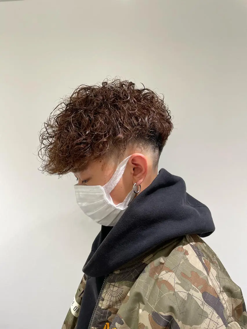 ショート メンズ メンズパーマ スペインカール フェザーパーマ職人 🪶ryosukeのヘアスタイル