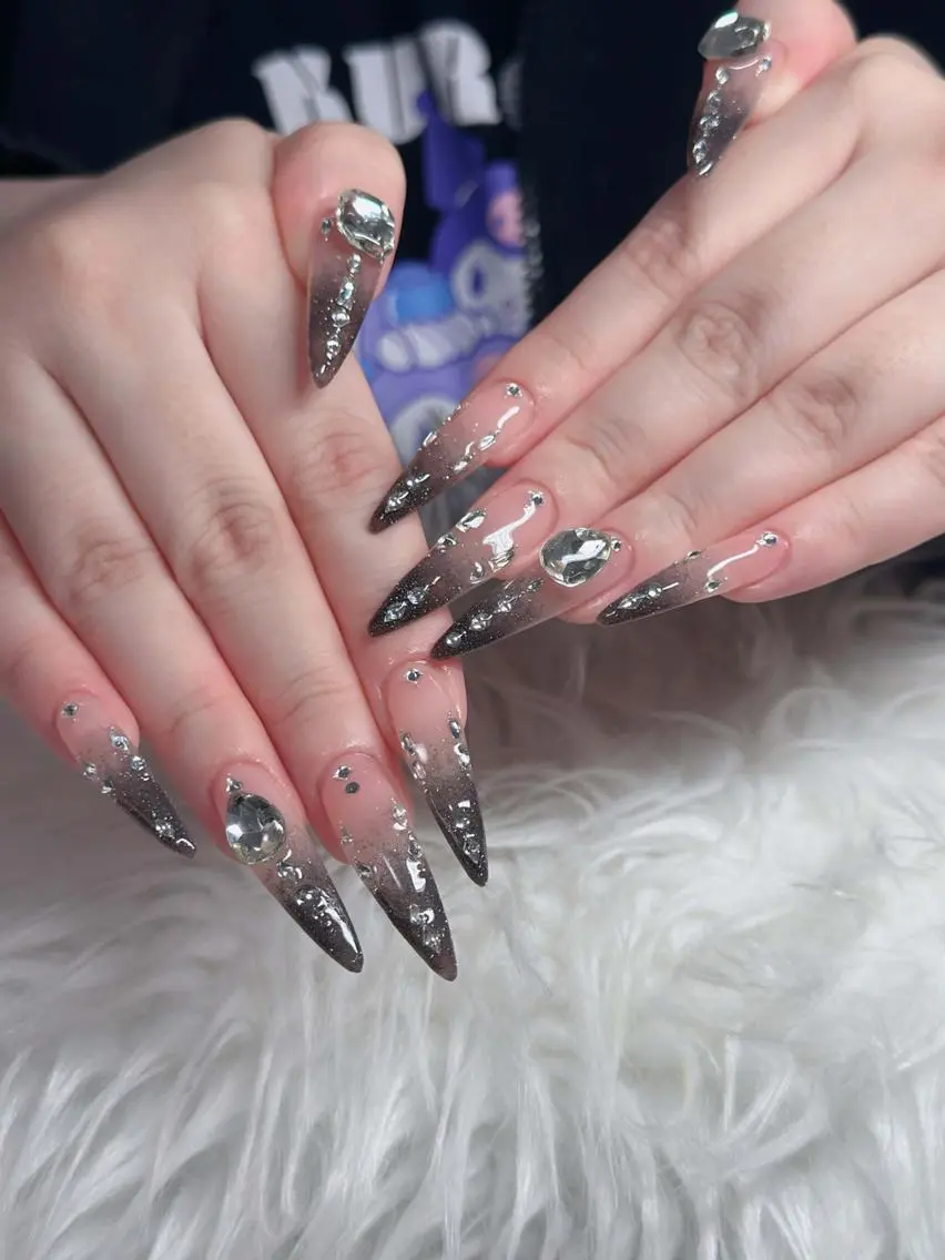 ネイル フレンチネイル ジェルネイル ガラスフレンチ ハロウィン ハート ハンドネイル H.baby Nail Salonのネイルデザイン