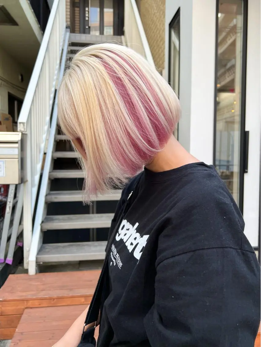 ショート カラー ブロンド デザインカラー インナーカラー ピンクカラー ヘアカラー 【KEPKAモエカ】 ウルフ/ハイトーンのヘアスタイル