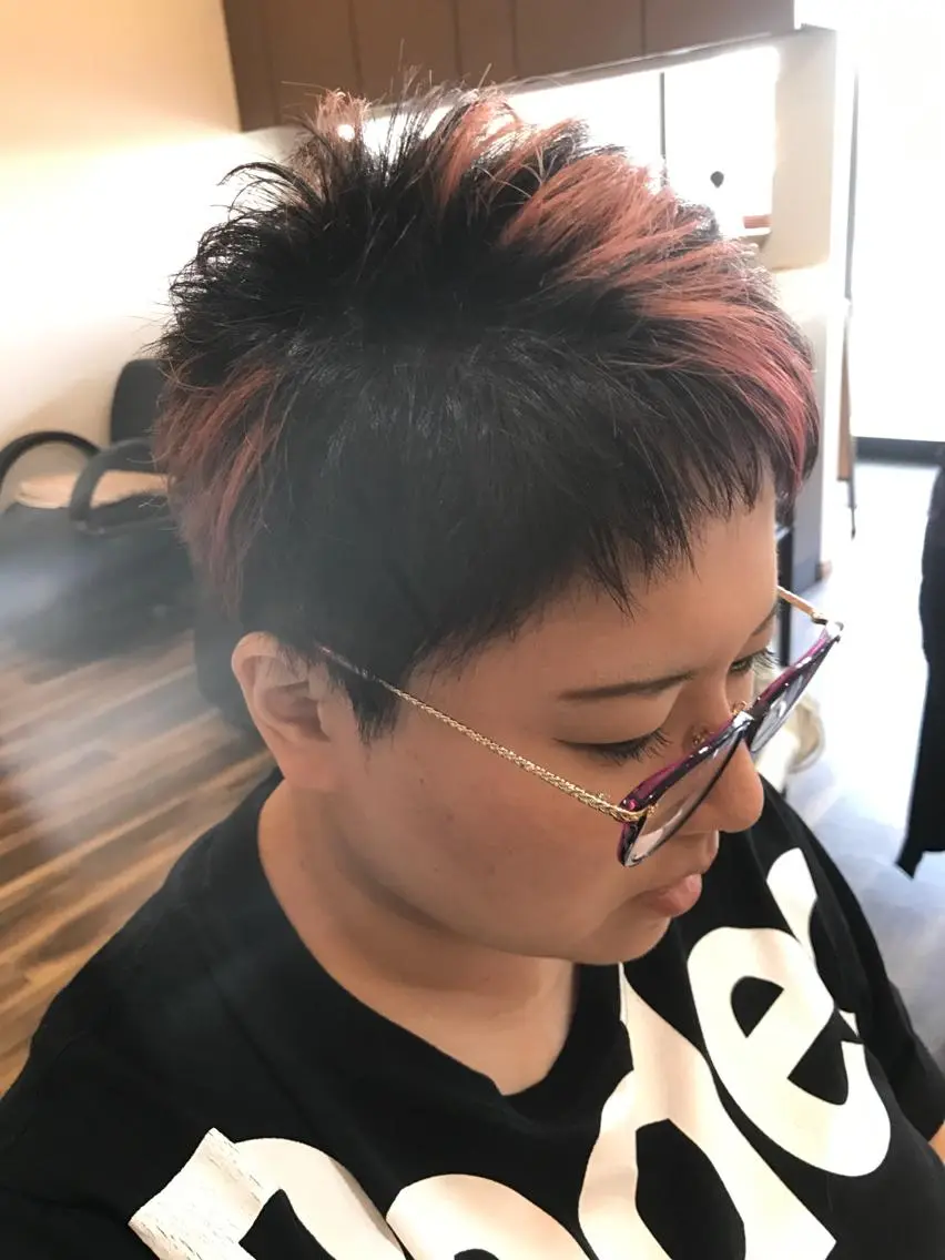 ショート カラー メッシュ 石川 奈緒子のヘアスタイル