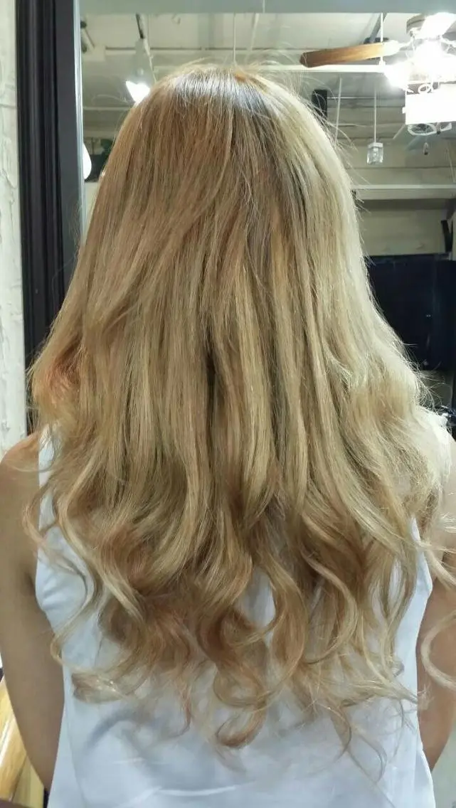 ロング カラー シールエクステ ベージュカラー ホワイトベージュ エクステ 100%髪質改善特化 TRUNSのヘアスタイル