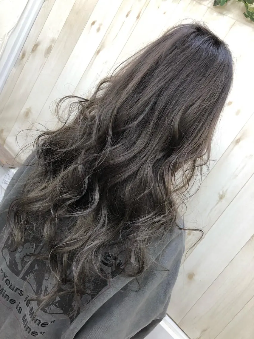 ロング カラー 透明感カラー ダークグレー ダークグレージュ グレージュ ヘアカラー PSY(サイ)池袋 金田尚久🎨のヘアスタイル