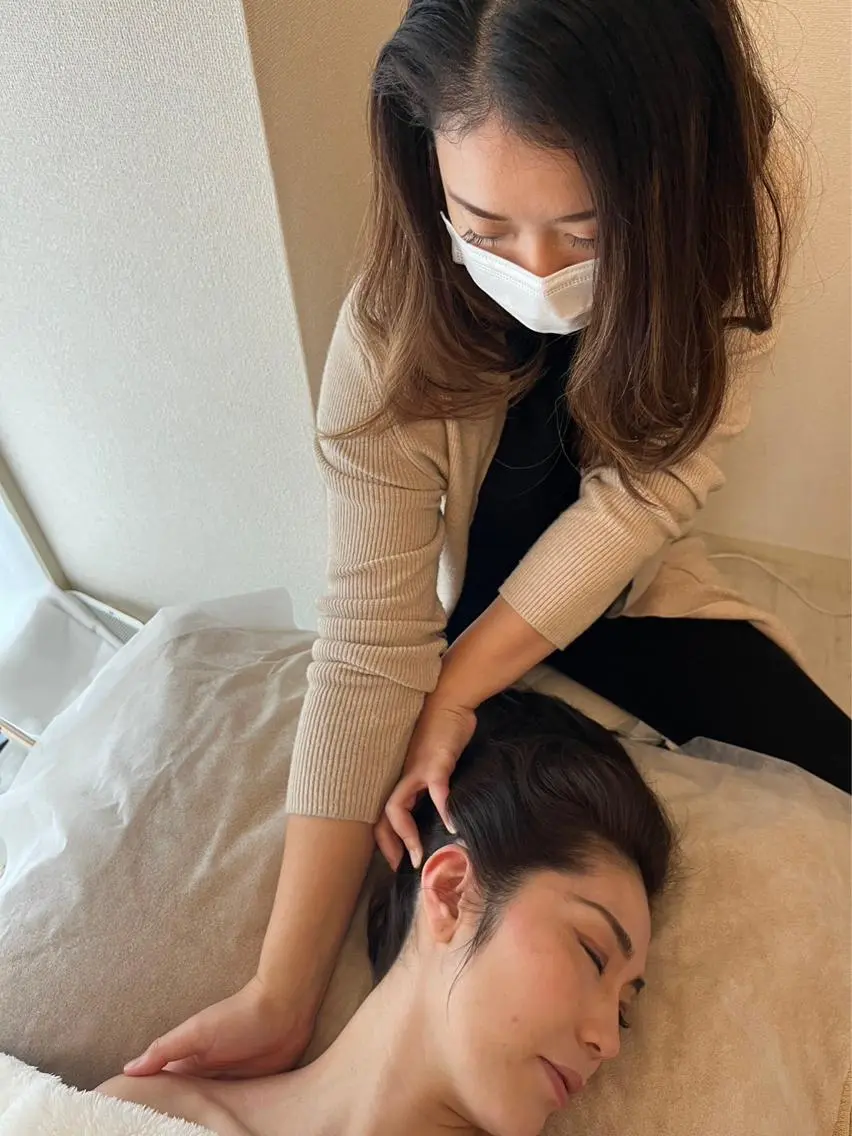 ロング カラー ヘアアレンジ メンズ キッズ ネイル マツエク・マツパ アイブロウ 新感覚マシン× ドライヘッドのエステ・リラクイメージ