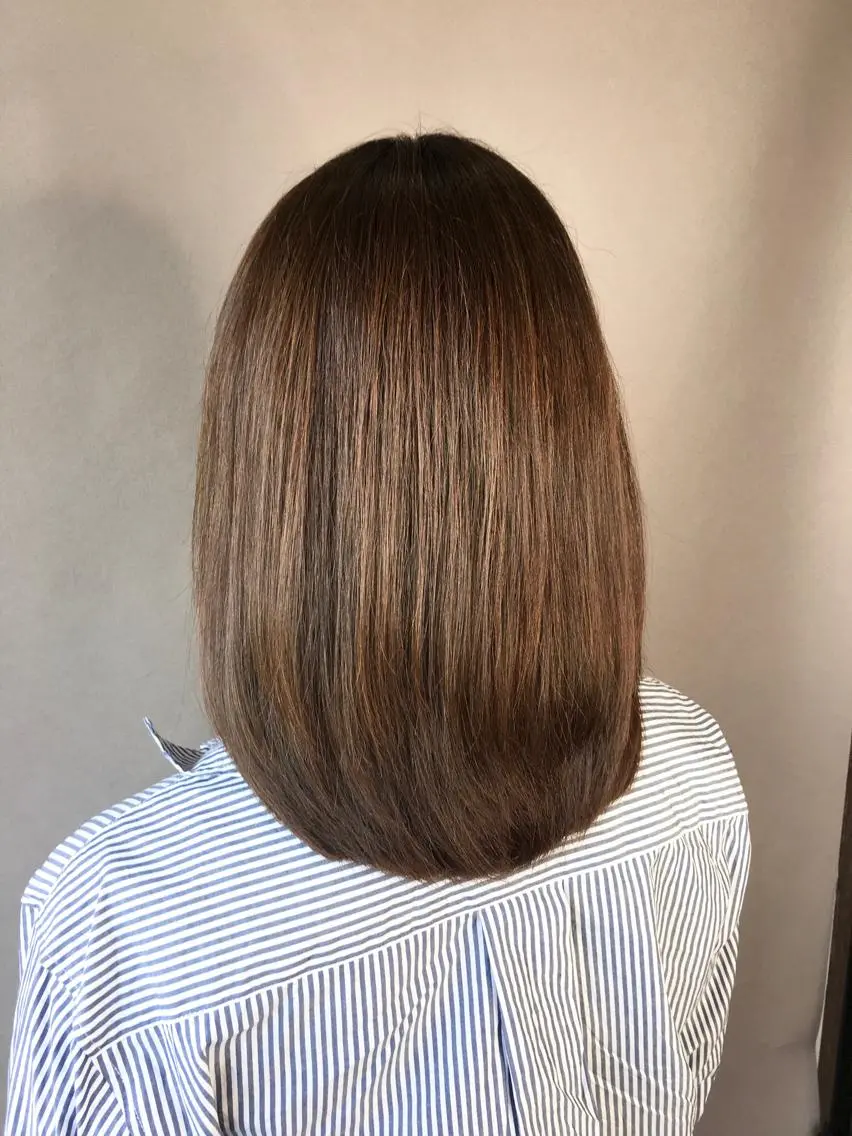 ミディアム 足立 磨咲のヘアスタイル