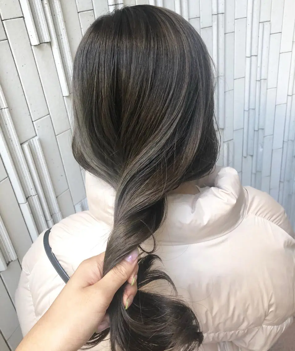 ロング カラー ベージュカラー ハイライトカラー オリーブベージュ ハイライト ヘアカラー トリートメント 🍊新宿南口🍊 ERINAのヘアスタイル