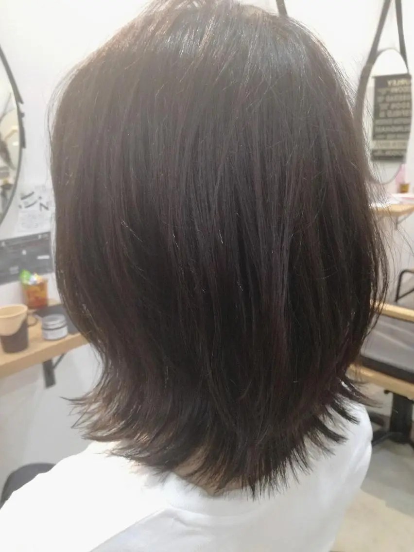 ミディアム パーマ ヘアアレンジ メンズ ネイル カラー キッズ マツエク・マツパ 外ハネヘア 中津No.1髪質改善 店長✨透ける暗髪のヘアスタイル