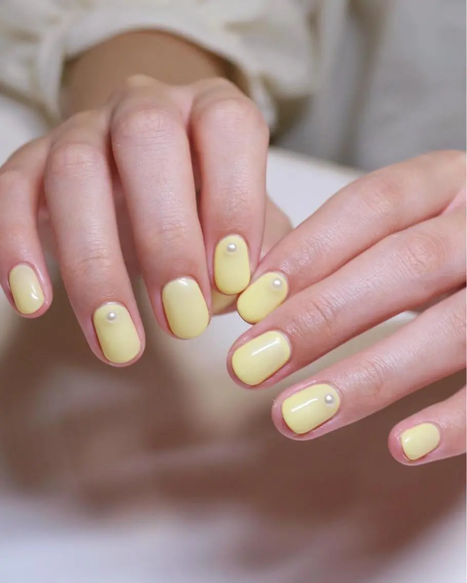 ネイル ワンカラーネイル シンプルネイル 黄色 ハンドネイル Baku Nailsのネイルデザイン