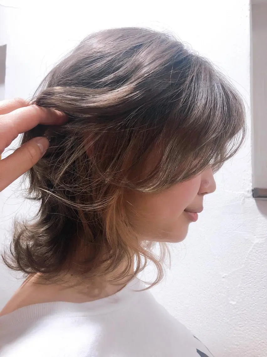 ミディアム カラー パーマ イヤリングカラー 🦋透明感 艶カラー Rie🦋のヘアスタイル