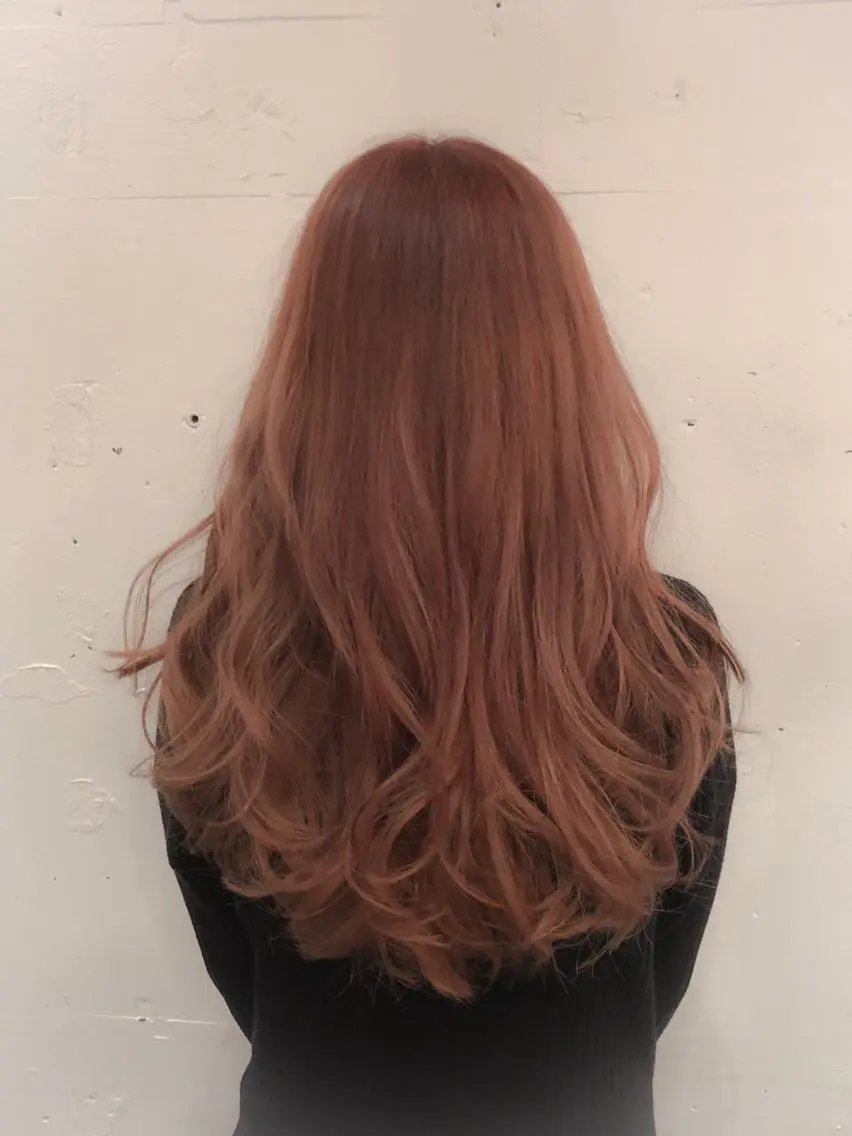 セミロング カラー ベージュカラー ブリーチ オレンジ ヘアカラー トリートメント 小森谷 亮太のヘアスタイル