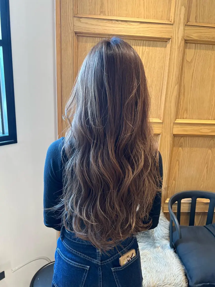 ロング カラー ハイライトカラー ハイライト 髪質改善⭐️透明感 カラーノグチショウタのヘアスタイル