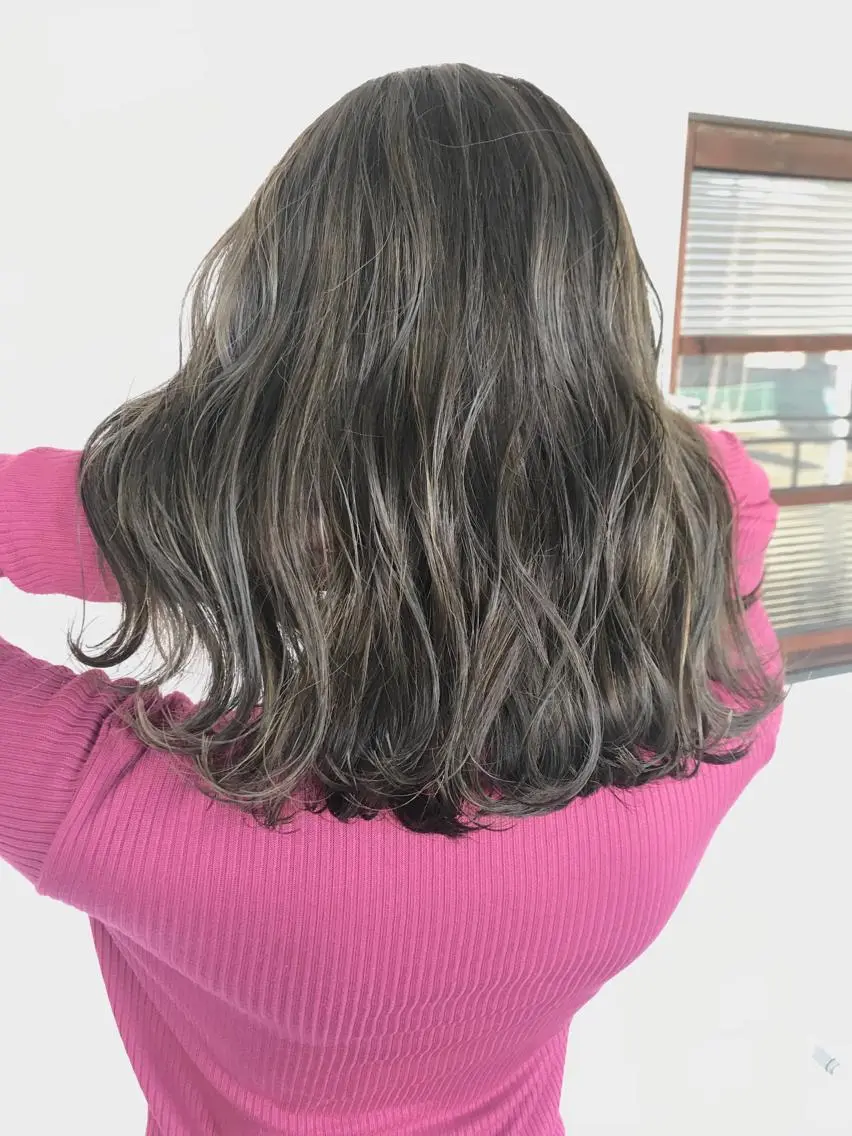 セミロング タカツド ユウキのヘアスタイル