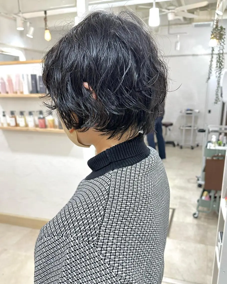ショート カラー パーマ 切りっぱなしボブ 前下がりボブ ショートボブ 黒髪 ボブ 髪質改善 縮毛矯正/ レイヤー/銀座/本木のヘアスタイル