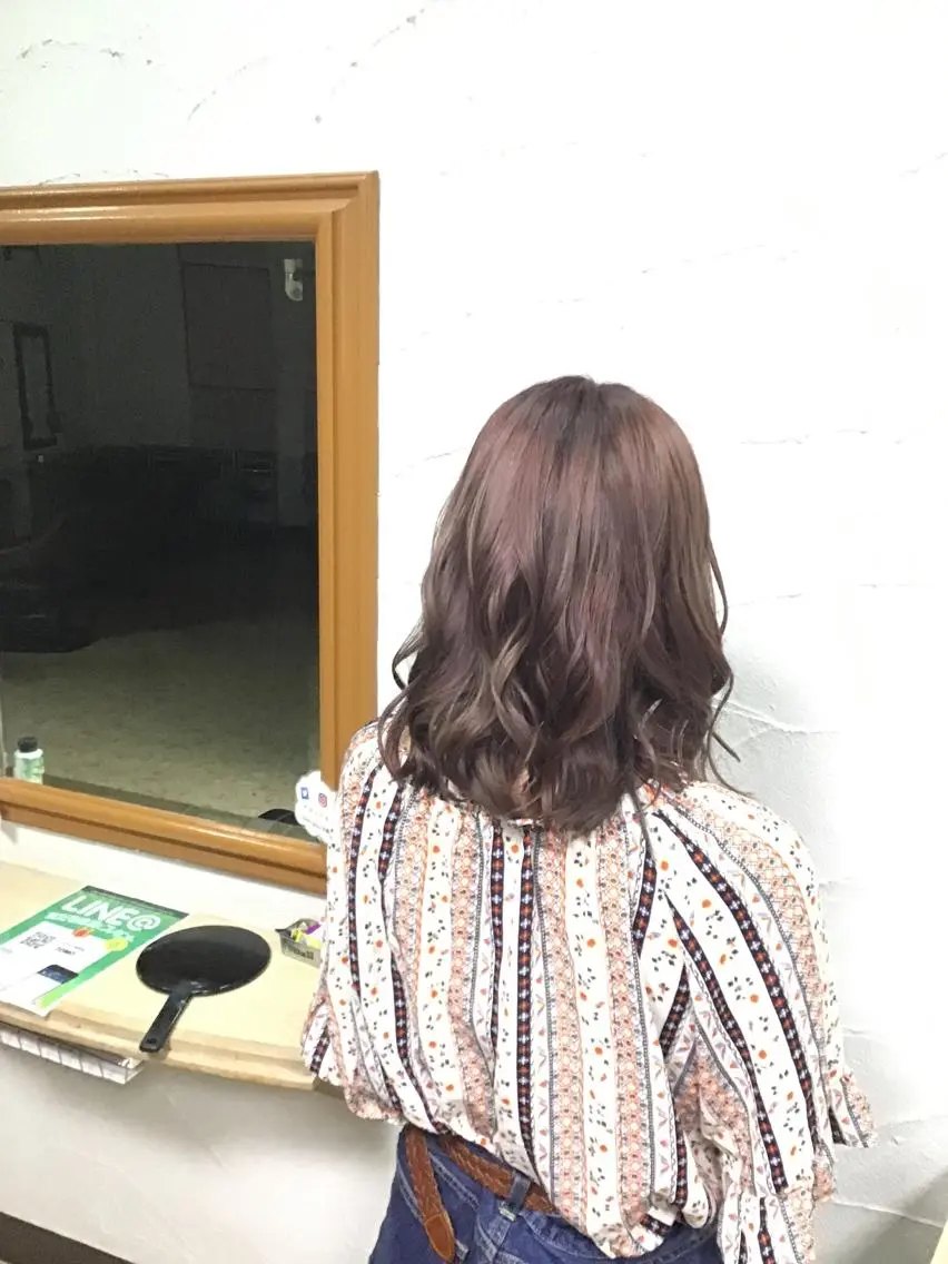 セミロング カラー 小松崎 咲楽のヘアスタイル