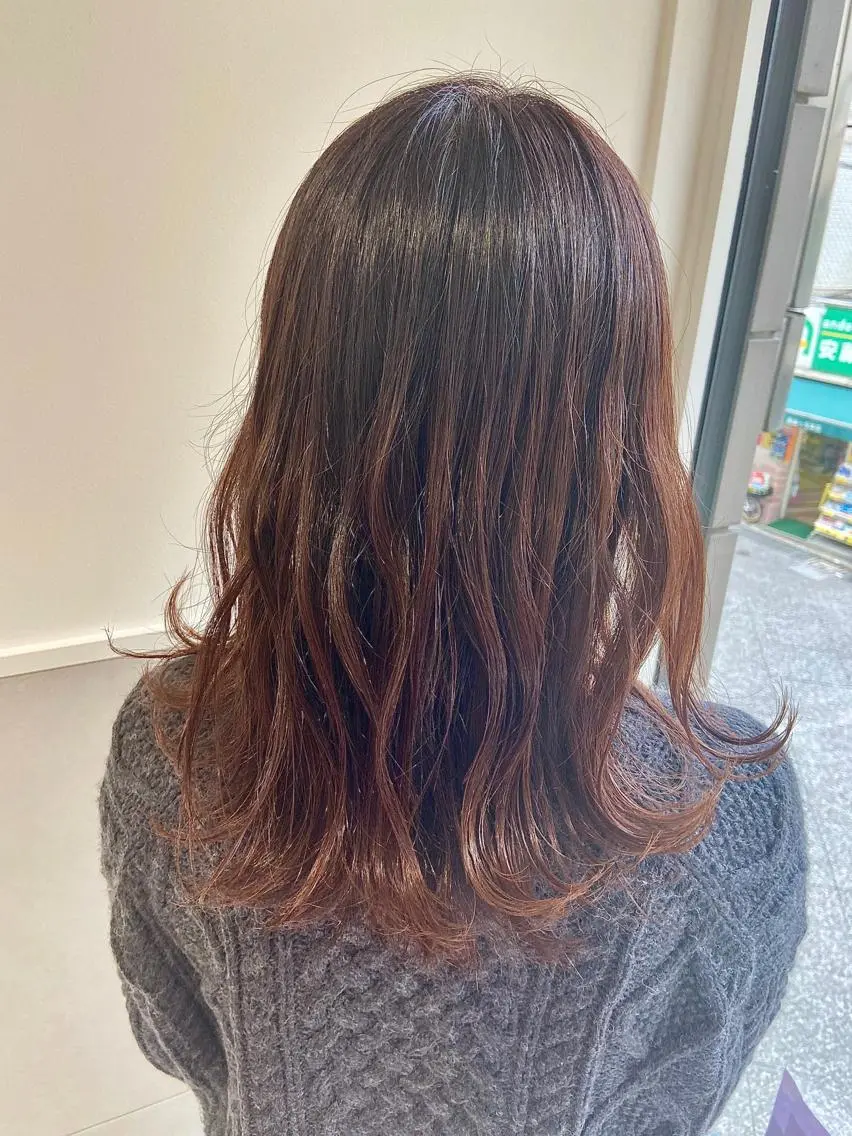 ミディアム カラー ブラウンカラー ピンクカラー レッドカラー レッドブラウン カット ヘアカラー トリートメント 小栗 麻衣のヘアスタイル