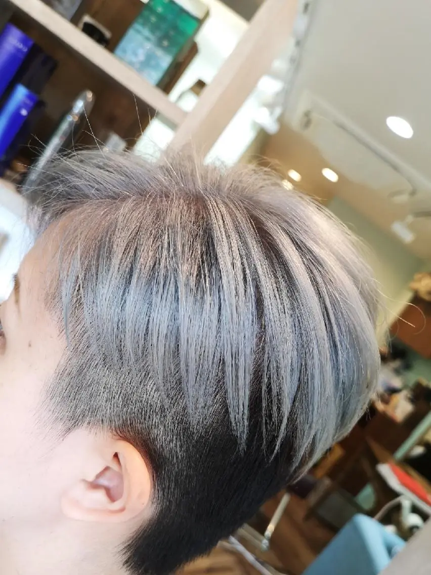 ショート カラー 刈り上げ スミダ モモコのヘアスタイル