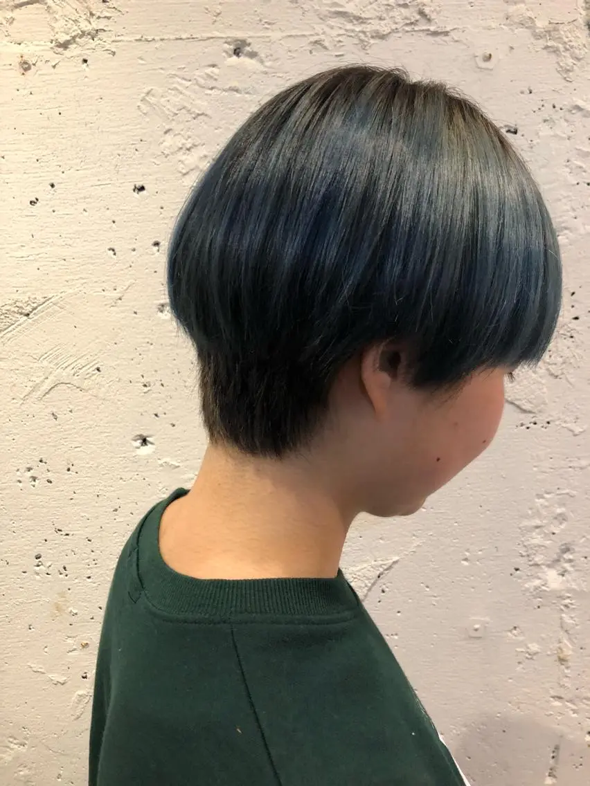 ショート カラー ブリーチ ブルーカラー ショートヘア トリートメント レイヤーカット🎀 kanaのヘアスタイル