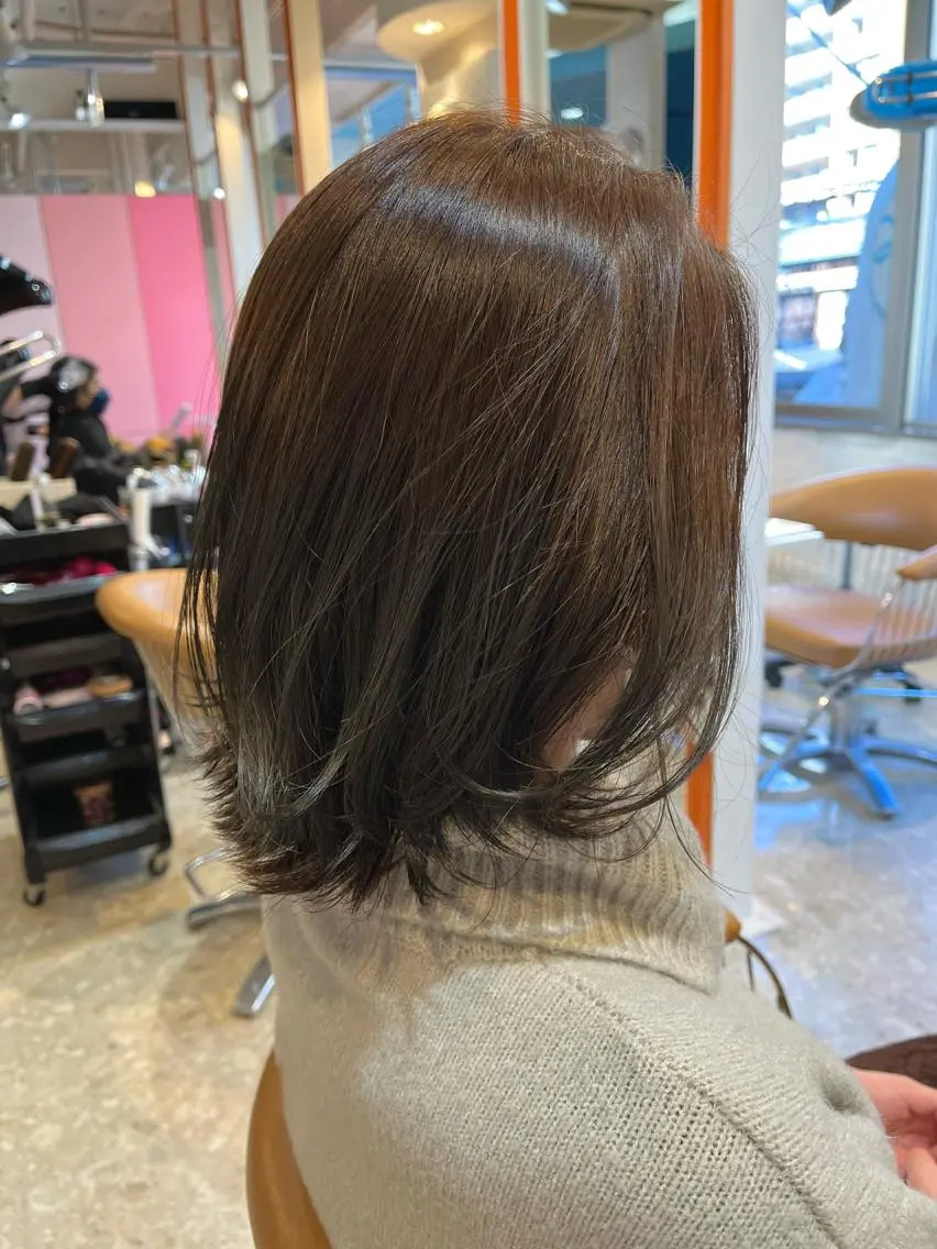 ミディアム ヘアカラー うしだ かおるのヘアスタイル