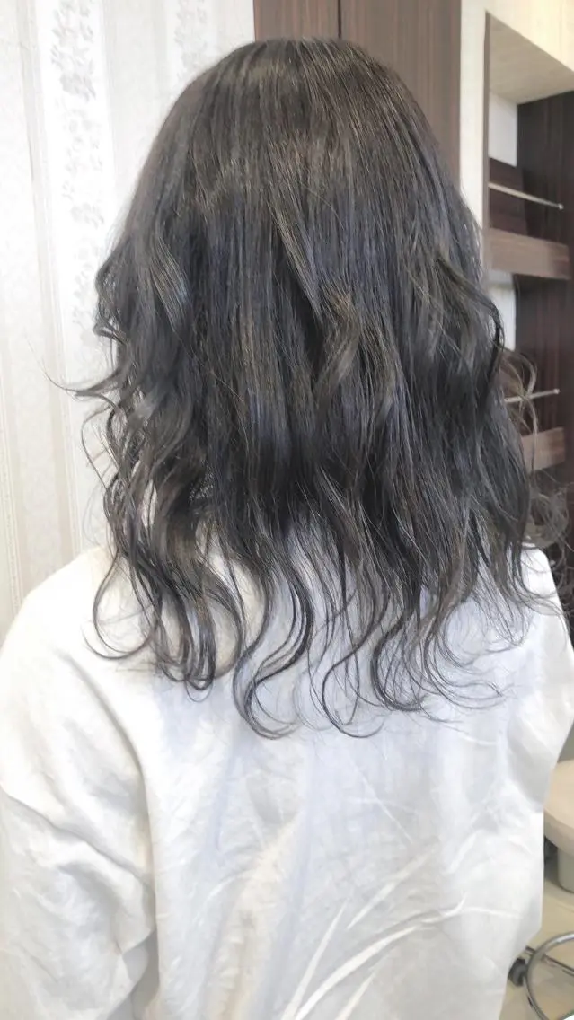 カラー 絹川 琴美のヘアスタイル