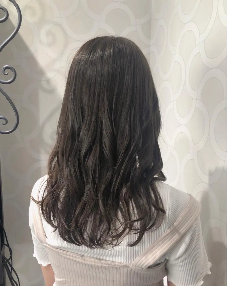 ロング カラー ブリーチ グレージュ ブリーチなしカラー 艶髪 ♡Tomiyaのヘアスタイル