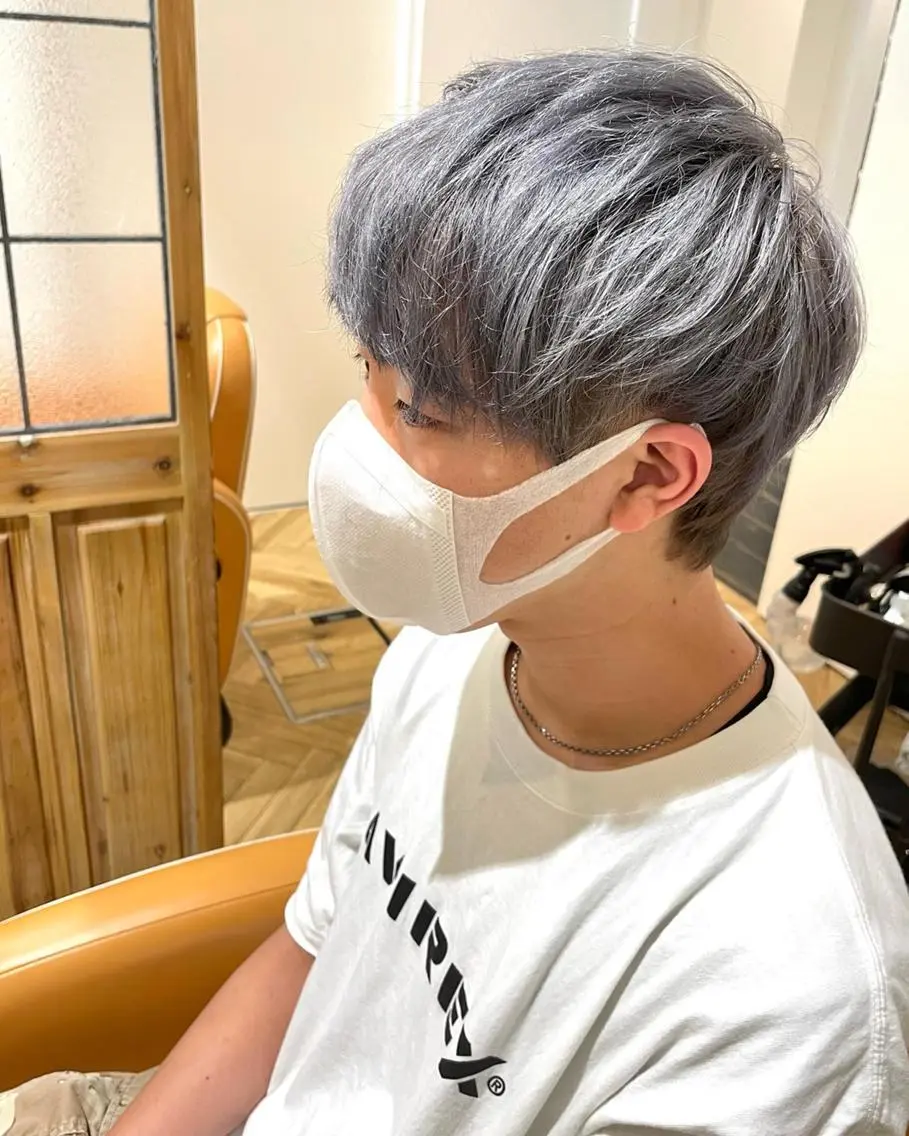 ミディアム カラー パーマ ヘアアレンジ メンズ キッズ ネイル マツエク・マツパ メンズハイトーン ブルーカラー ハイトーンカラー シルバー ブルー 🫧垢抜けヘア🫧 SHIORIのヘアスタイル