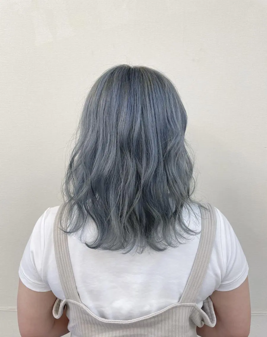 ミディアム カラー ブリーチ ブルーカラー イルミナカラー シルバー エクステ IN∞hair/ インヘアー/下伊福店のヘアスタイル