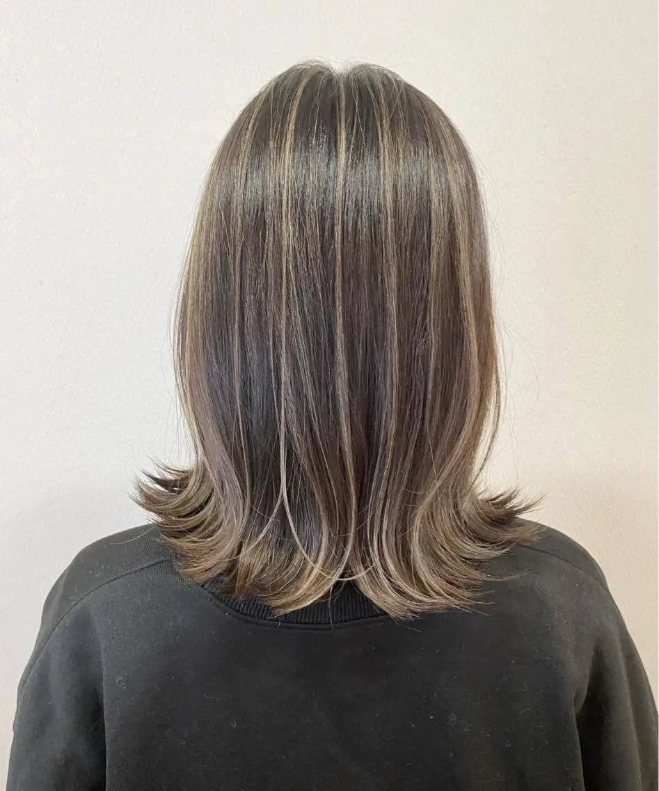 ミディアム 山本 茉希のヘアスタイル