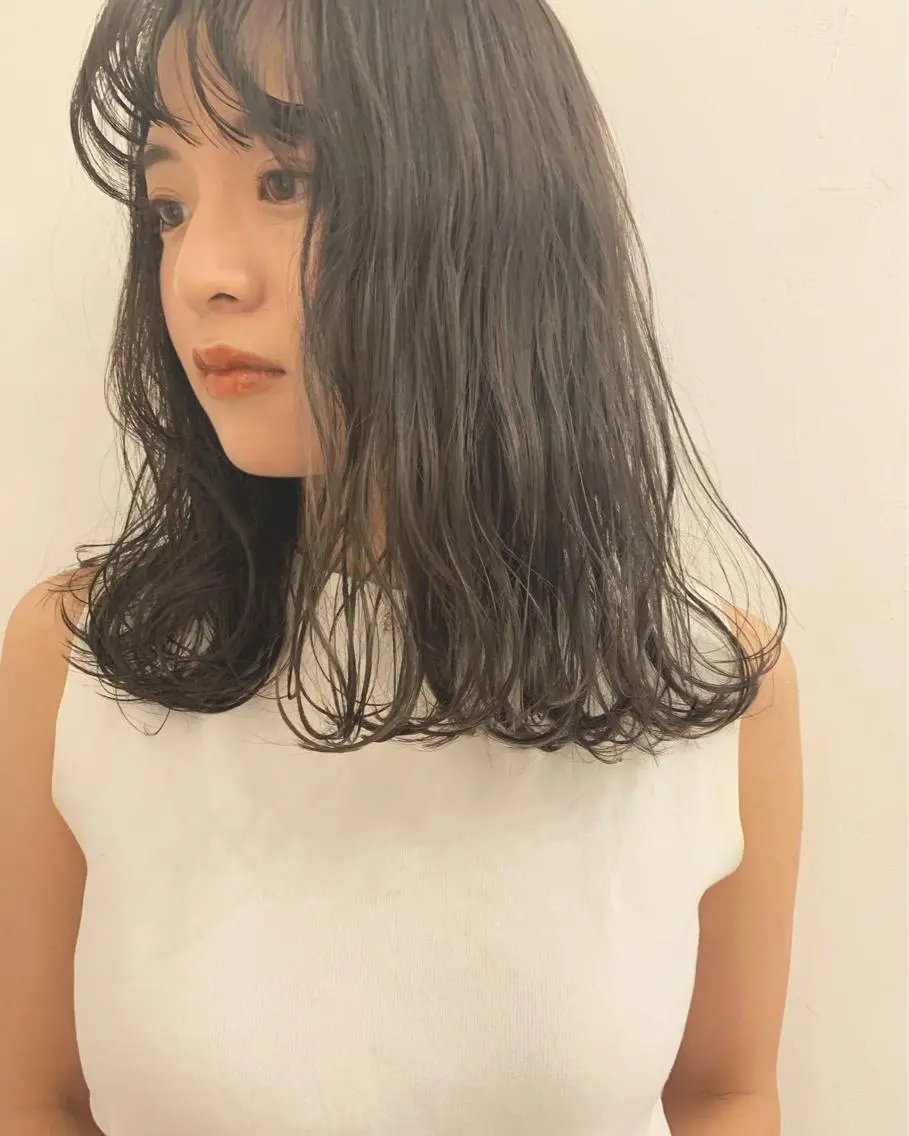 ミディアム カラー ハイトーンボブ 前田 表参道　グレージュのヘアスタイル