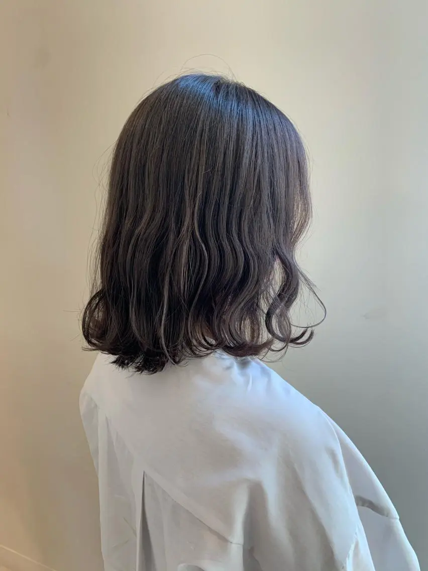 ミディアム カラー 透明感カラー グレージュ カット ヘアカラー 顔まわりカット✄ ベージュカラー🧸のヘアスタイル