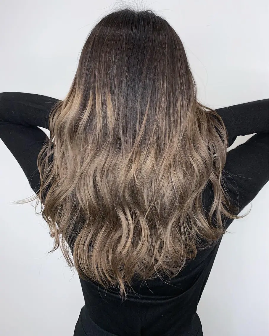 セミロング カット ヘアカラー トリートメント 山田 絵里菜のヘアスタイル