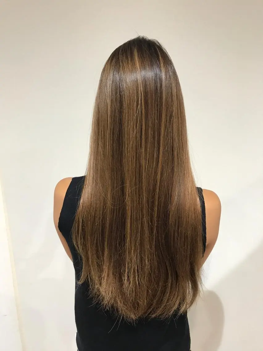 ロング カラー アッシュ ブリーチ ケアブリーチ ハイライトカラー イルミナカラー 髪質改善カラー韓国風 レイヤーtudaのヘアスタイル