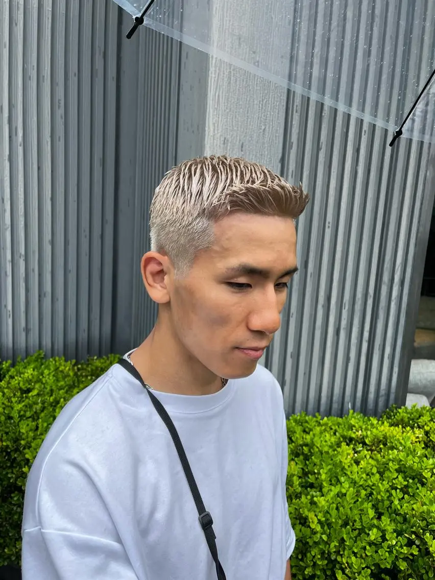 ショート カラー メンズ フェードカット メンズハイトーン メンズパーマ ハイトーンカラー &CREW スタッフのヘアスタイル