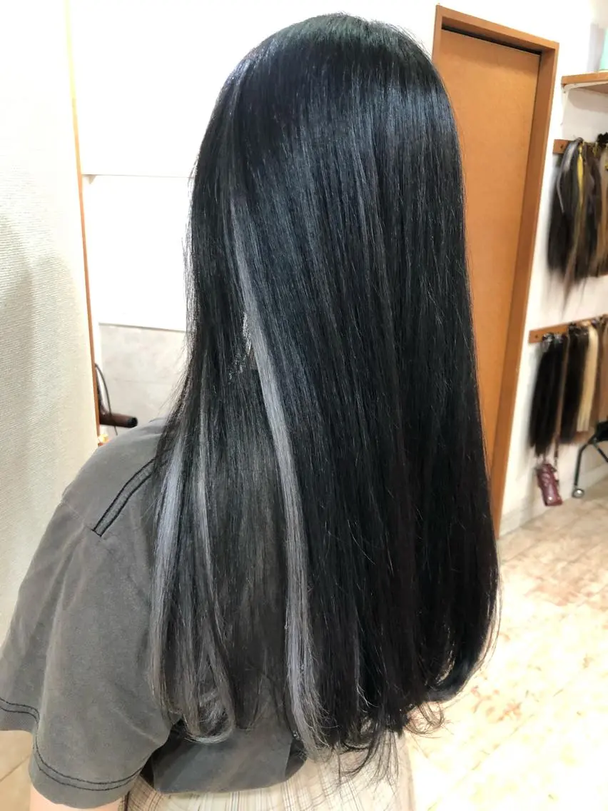 ロング カラー シールエクステ ハイライトカラー インナーカラー エクステ 顔周りカット 100%髪質改善特化 TRUNSのヘアスタイル