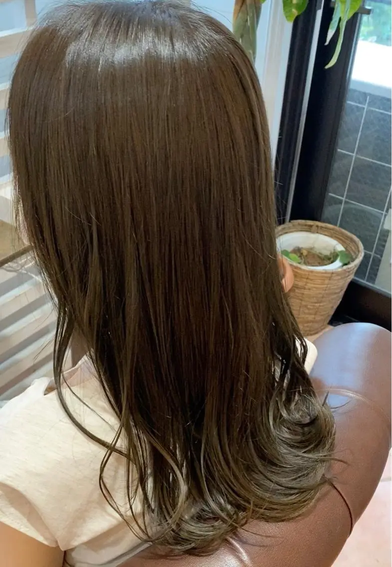 ロング カラー オリーブグレー ヘアカラー トリートメント ブリーチなし✨艶髪 カラー𓃲YAGIのヘアスタイル