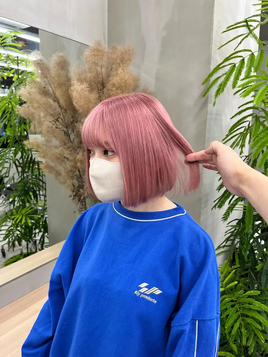 ミディアム カラー イツク ⚡️ ルーツ/ハイトーンのヘアスタイル
