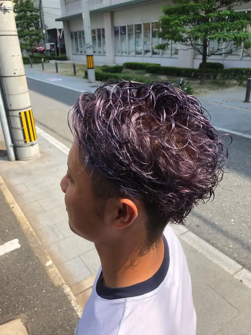 ショート カラー メンズ アッシュ パープルカラー パープルアッシュ カット ヘアカラー トリートメント 堤太志 メンズパーマ特化のヘアスタイル
