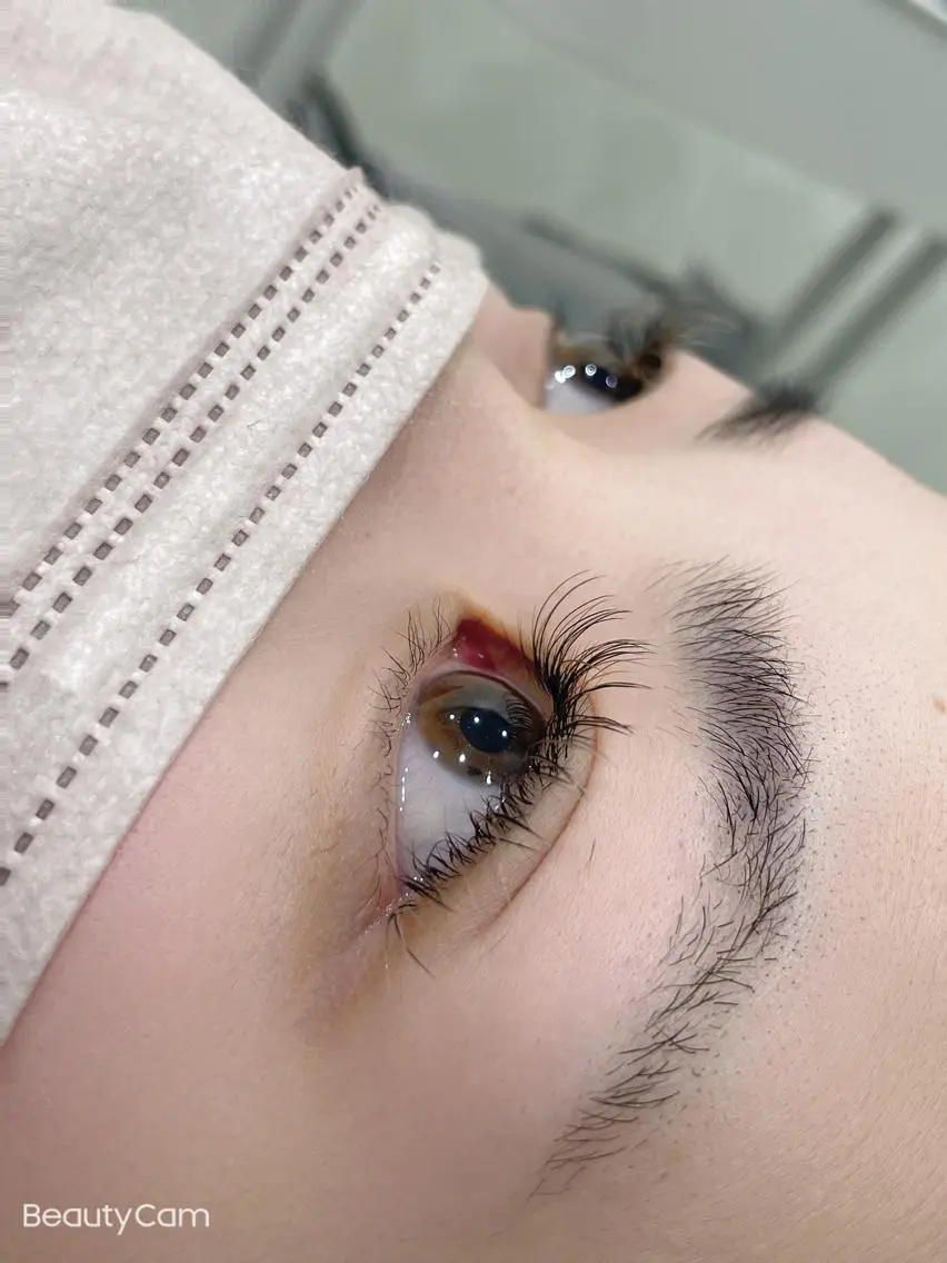 ミディアム マツエク・マツパ カラーマツエク フラットラッシュ 《LB》ラブリエ Nail&eyeのマツエク・マツパデザイン