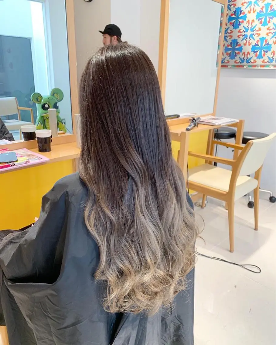 ロング カラー ブリーチ グラデーションカラー カット ヘアカラー 新宿徒歩5分 透明感カラーのその他イメージ