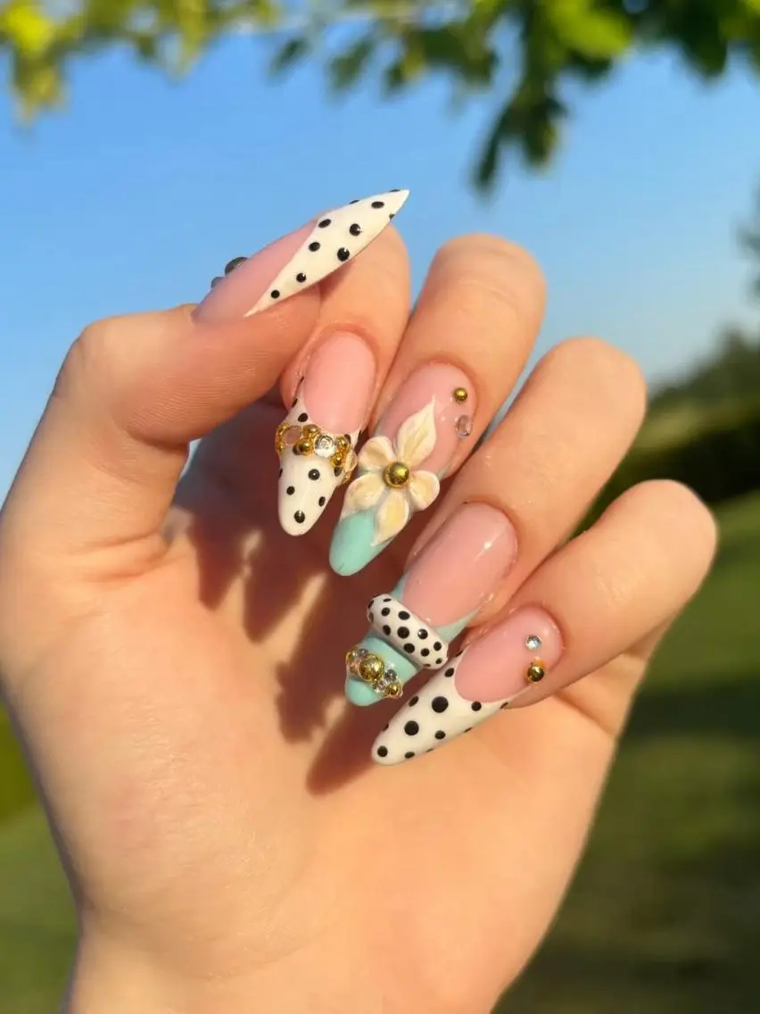 ネイル 長さ出し ガーリー キラキラネイル 韓国ネイル ロングネイル ハンドネイル Blingg NailStudioのネイルデザイン