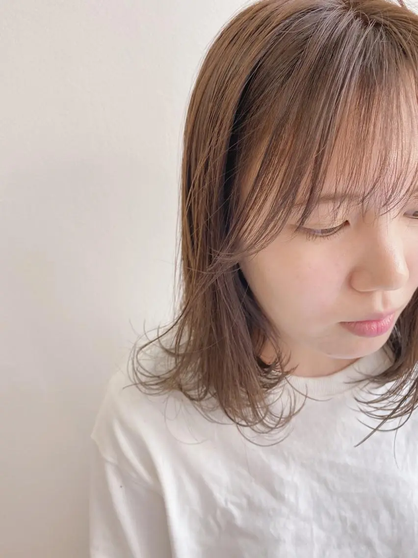 ミディアム カラー 顔周りレイヤーカット ブリーチminamiのヘアスタイル