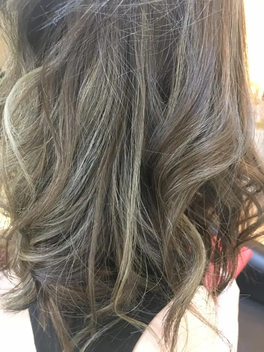 セミロング カラー 鶴見 和美のヘアスタイル
