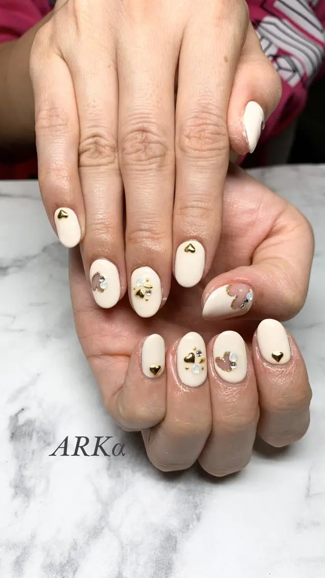 ミディアム ネイル ハンドネイル Nailsalon ARKαのネイルデザイン