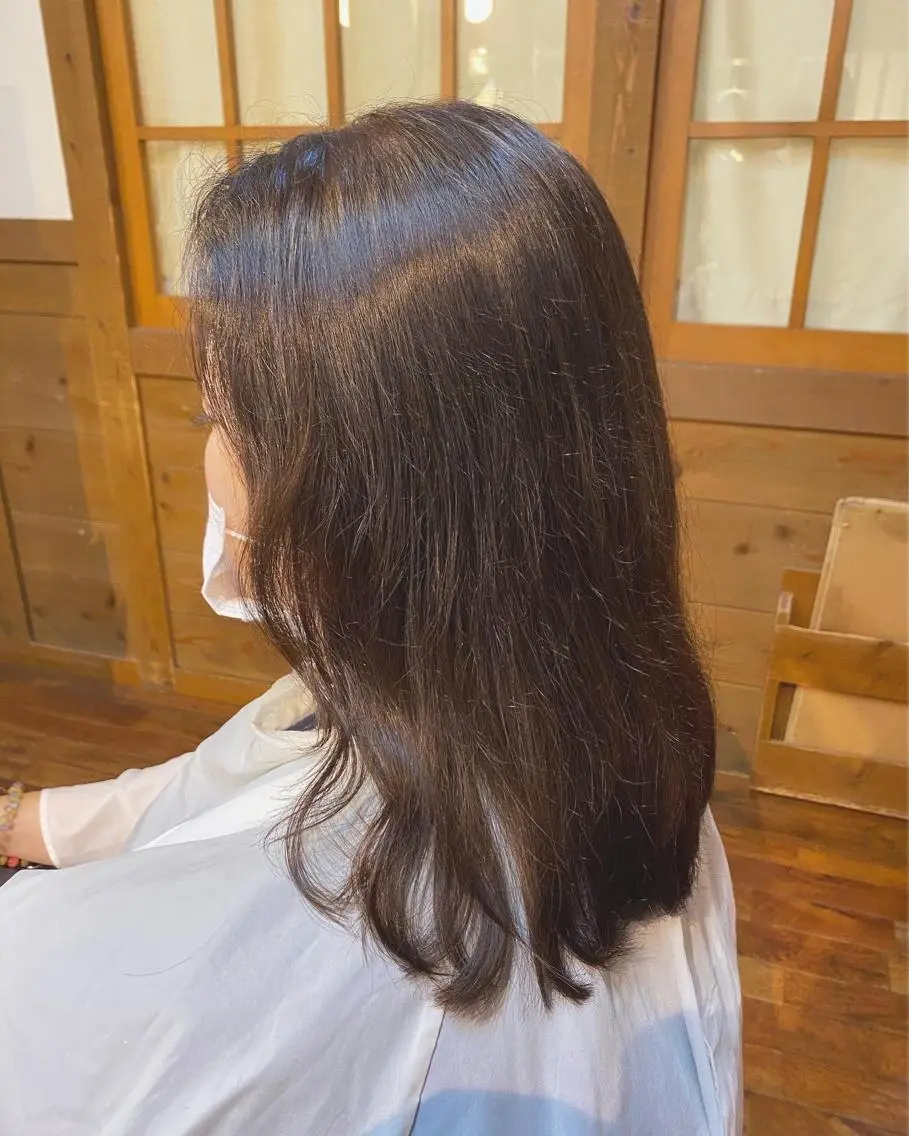 ロング アッシュ レイヤーカット 氷見 早祐香のヘアスタイル