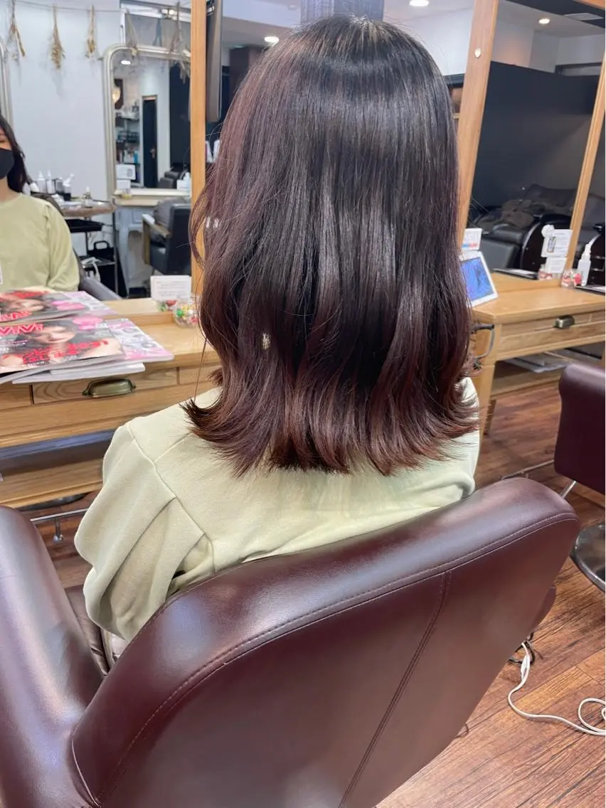 ミディアム 外ハネヘア レイヤーカット、 大人可愛い　中村美羅のヘアスタイル