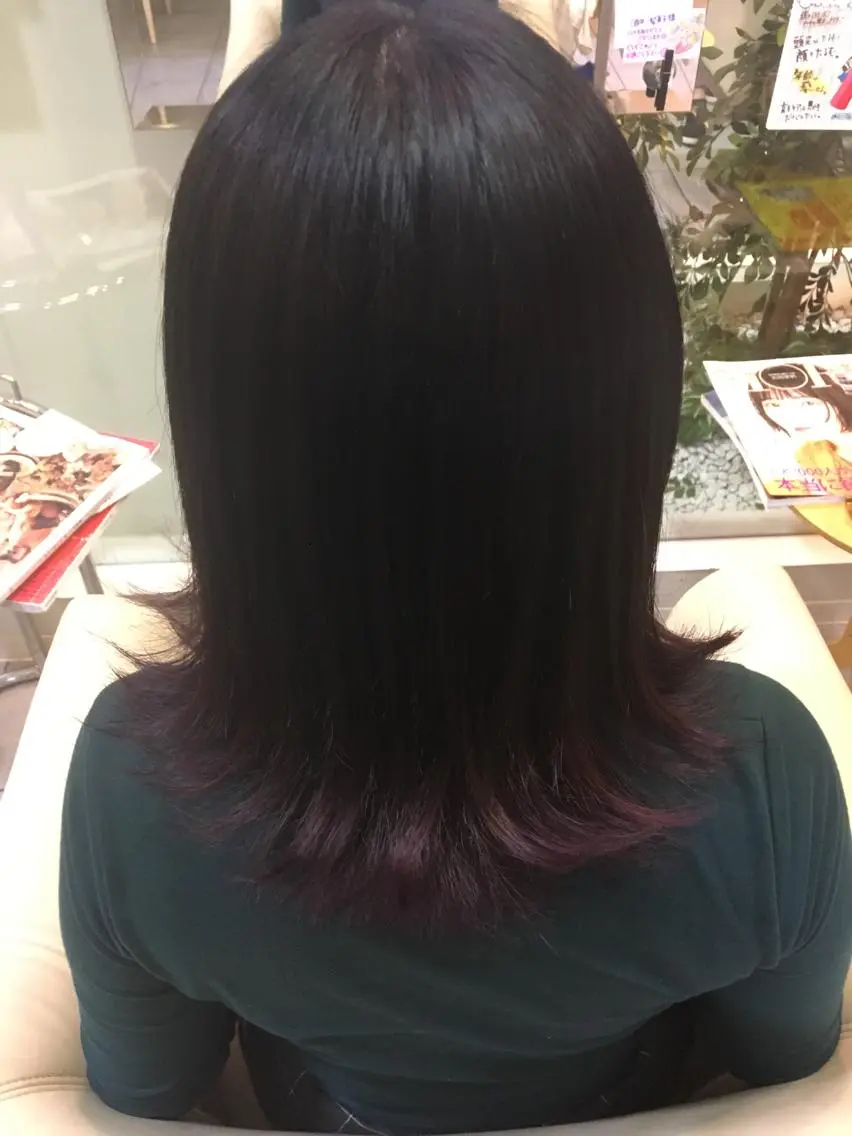 ミディアム カラー ブリーチ グラデーションカラー パープルカラー 金村 綾芽のヘアスタイル