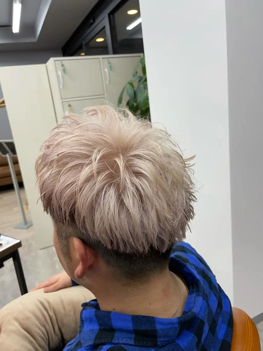 ショート カラー メンズ 須佐 勝也のヘアスタイル