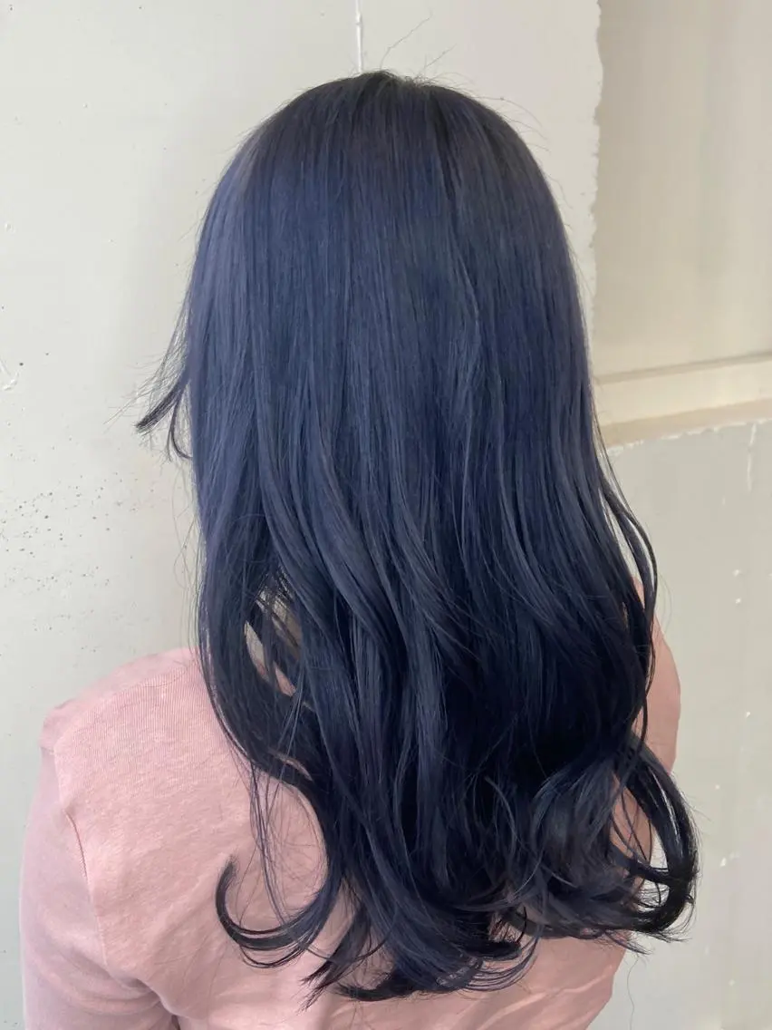 ミディアム カラー ブリーチ ブルーカラー ブルージュ ヘアカラー トリートメント ウルフカット レイヤーカット上柿のヘアスタイル