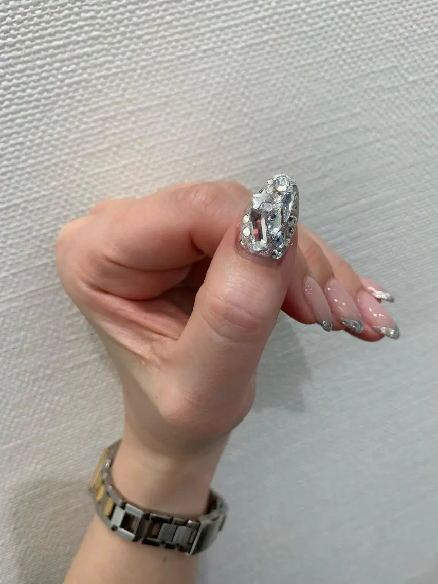 ネイル ワンカラーネイル ストーンネイル SAKU nail 作島茜のネイルデザイン